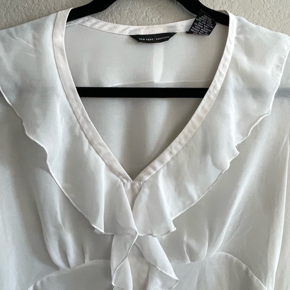 Chic White Ruffled Blouse - Picture 2 of 3